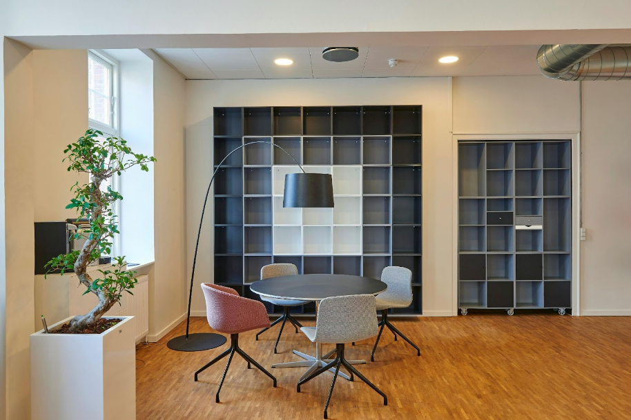 How to Maintain a Professional Image in Your Office