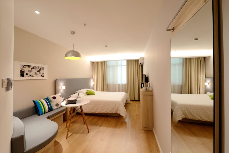 A clean room made by the best end of tenancy cleaning service in Singapore.