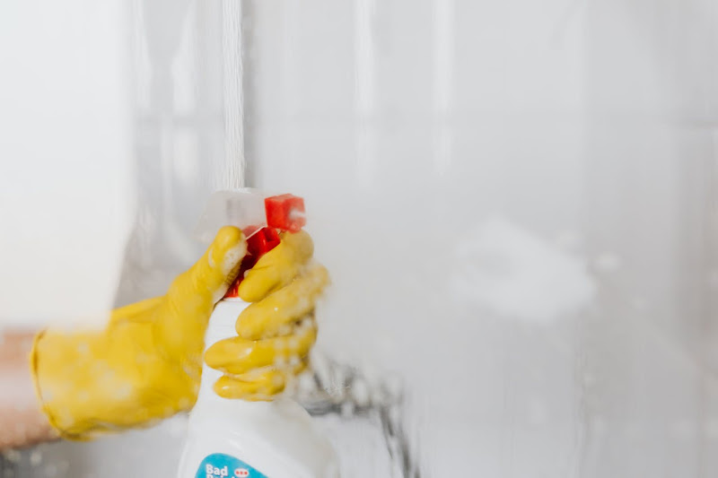 A cleaning solution for window cleaning.